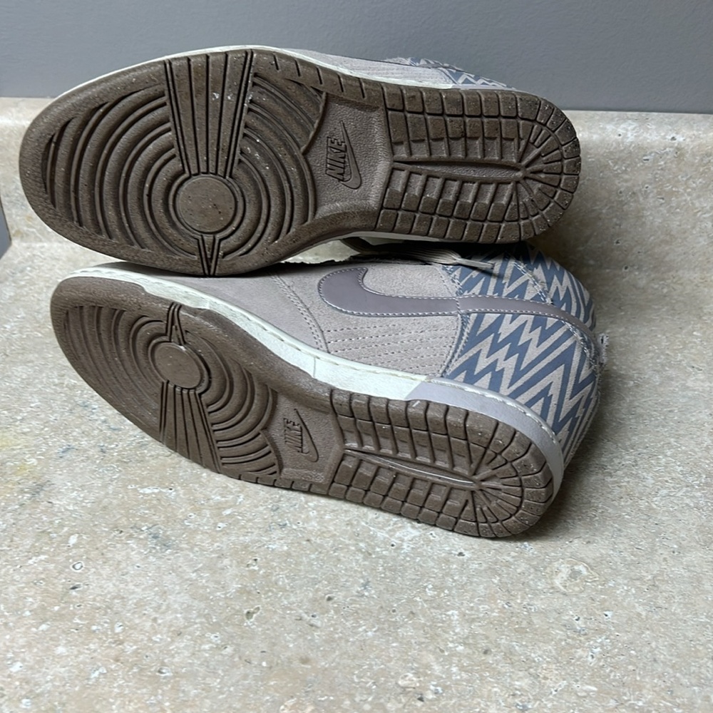 Nike brand high top hidden wedge heeled gym shoes. - Picture 6 of 7